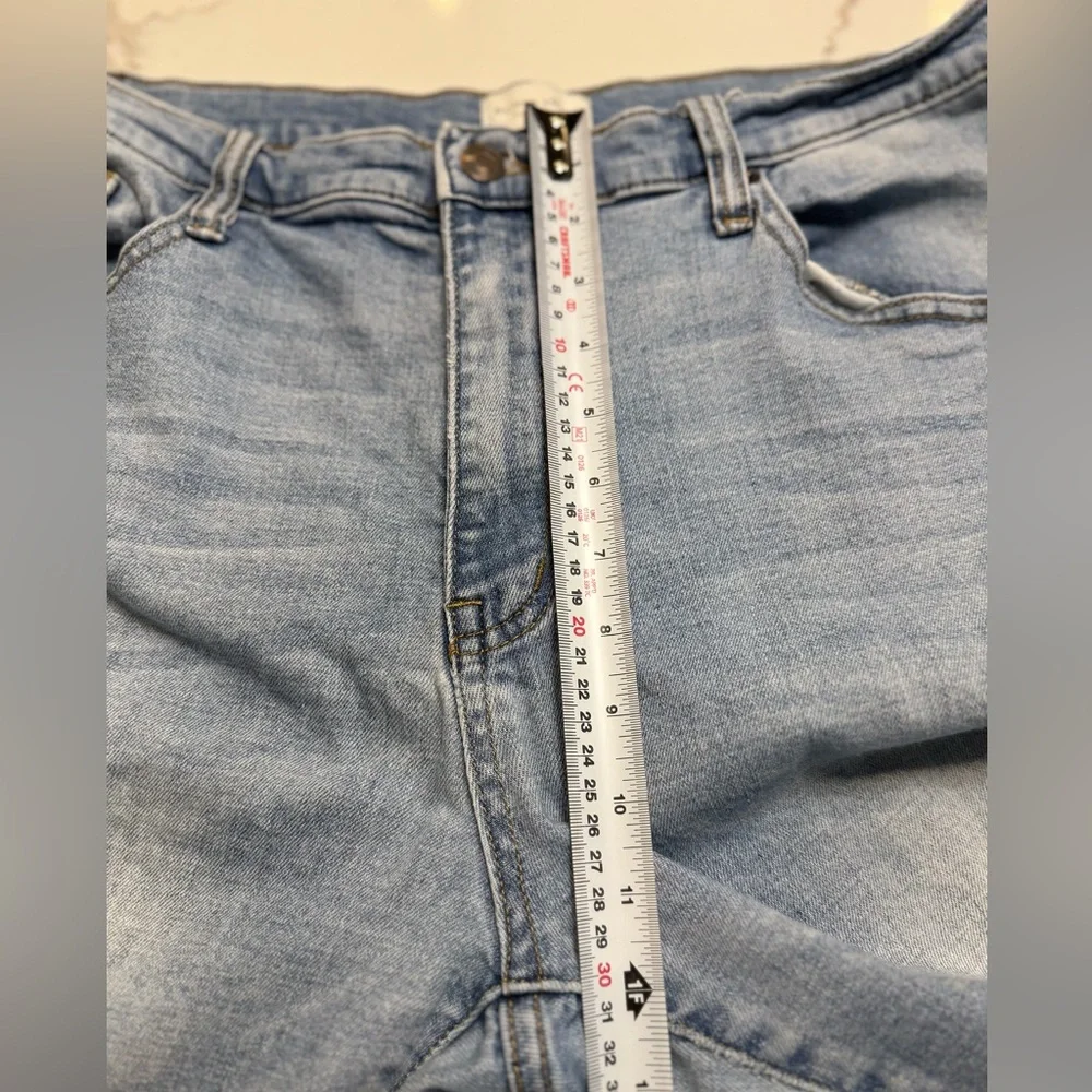 Light Blue Oliver Logan premium denim- Crosby Boyfriend 33 inches - Picture 6 of 11